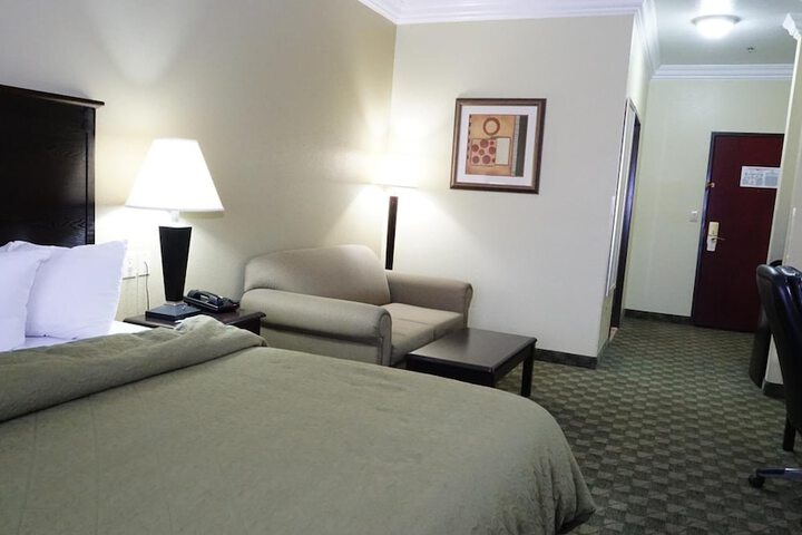 Room 26 of 38