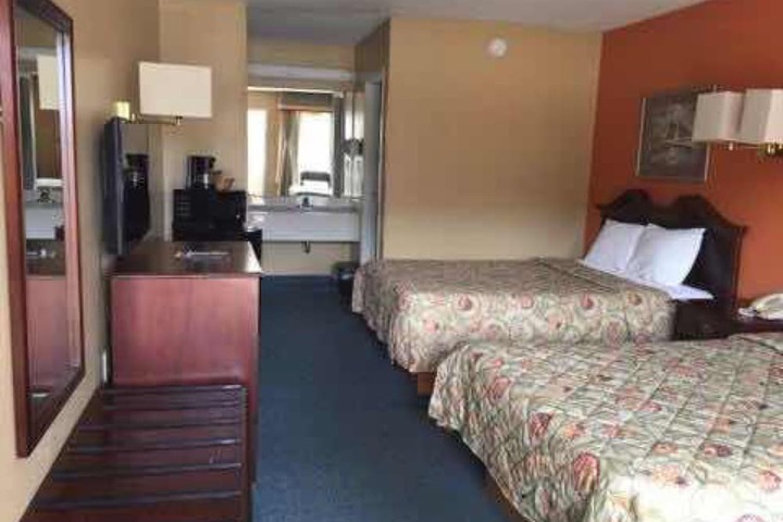 Room 9 of 28