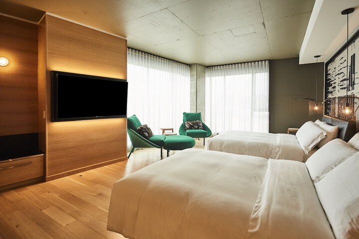 Room 35 of 44