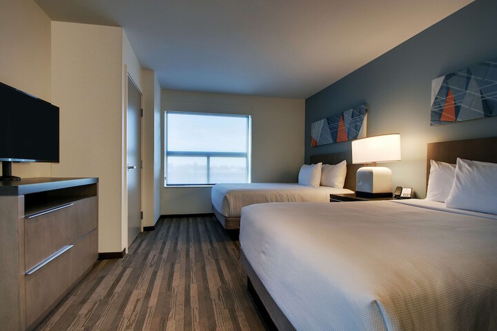 Room 28 of 63