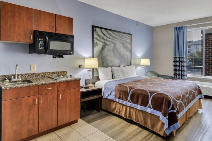Super 8 by Wyndham Smithfield / Selma