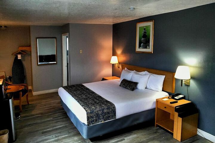 Room 9 of 25