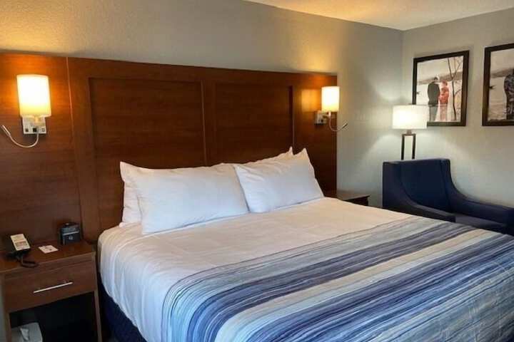 AmericInn by Wyndham Williamsburg