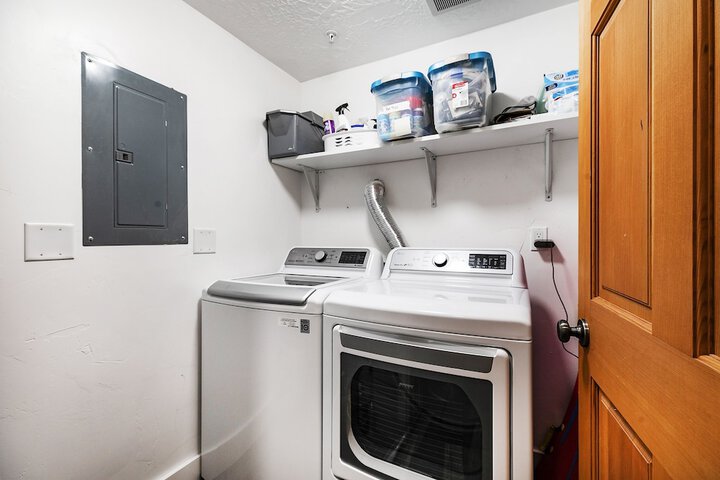 Laundry 33 of 40