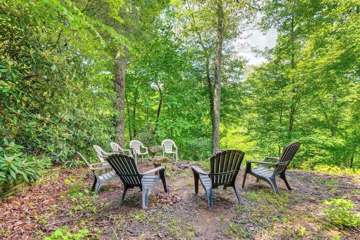 Hike Fish & Golf: Burnsville Retreat w / Deck!