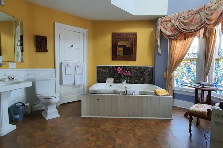 Room 16 of 25