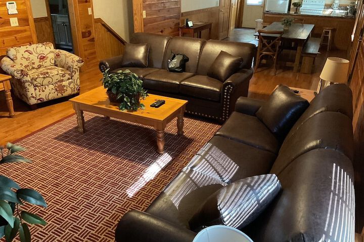 Lounge 27 of 27