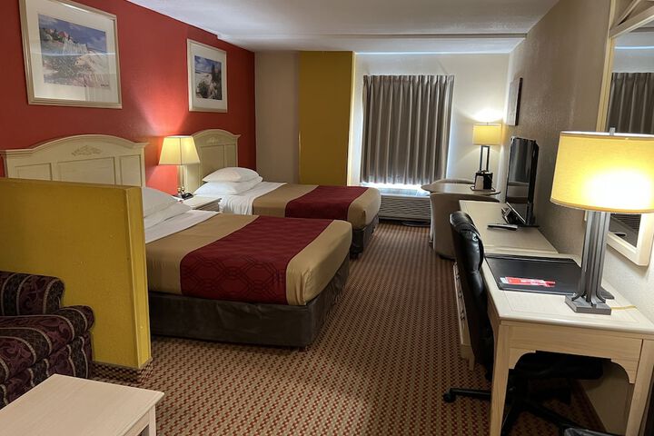 Econo Lodge Inn & Suites Walnut