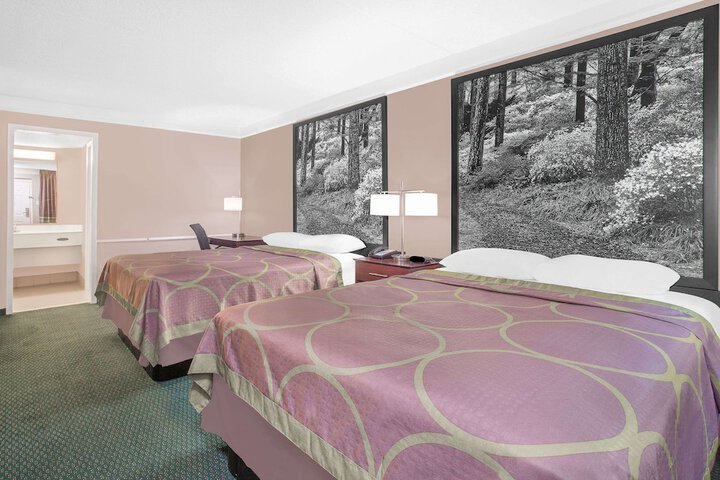 Room 9 of 15