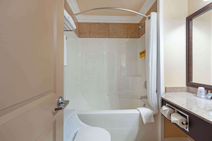 Best Western Plus Mirage Hotel & Resort