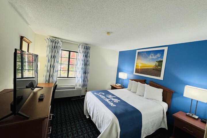 Days Inn & Suites by Wyndham Cambridge