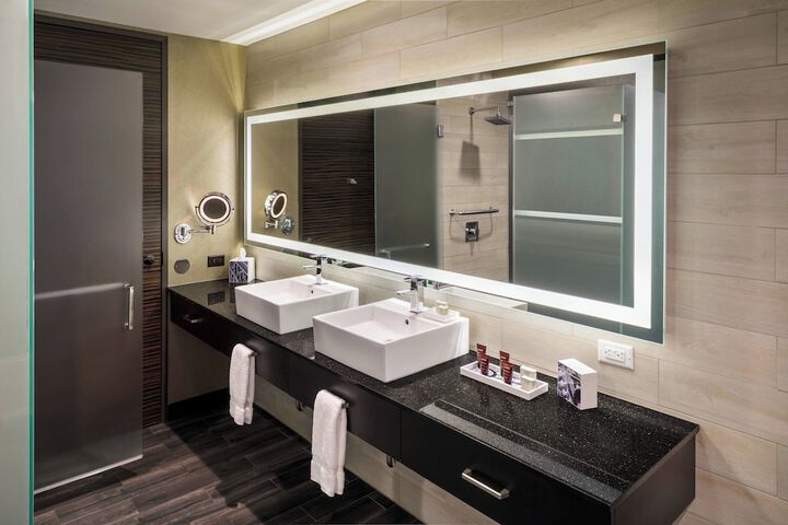 Metropolitan at the 9 Autograph Collection