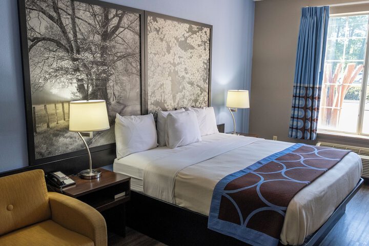 Super 8 by Wyndham Smithfield / Selma