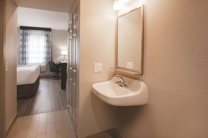 La Quinta Inn & Suites by Wyndham New Cumberland-Harrisburg