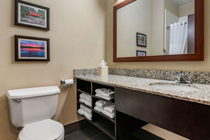 Room 18 of 28