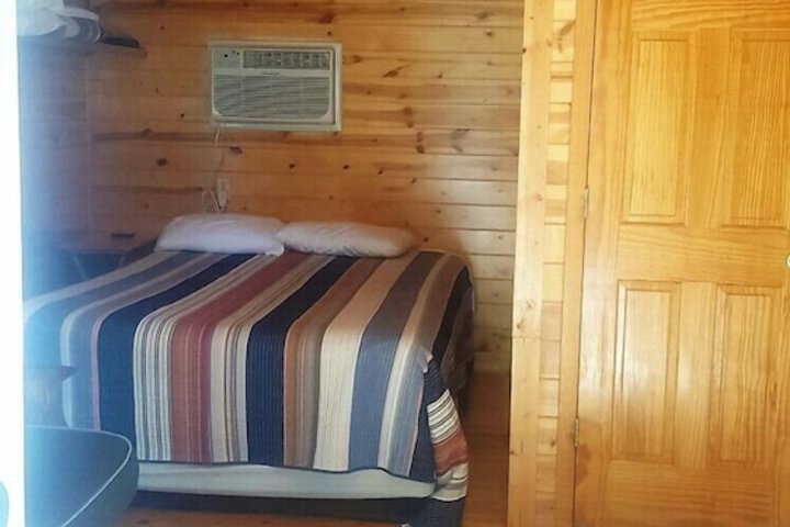No Name City Luxury Cabins & RV