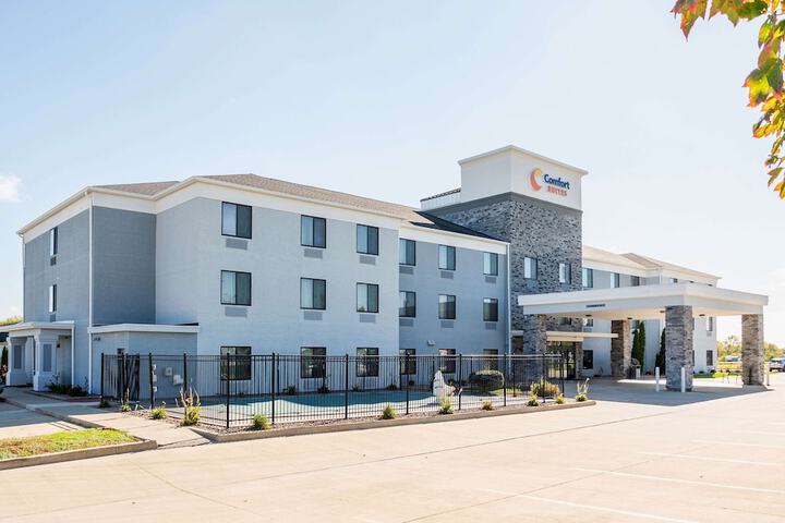 Comfort Suites Bloomington I-55 and I-74