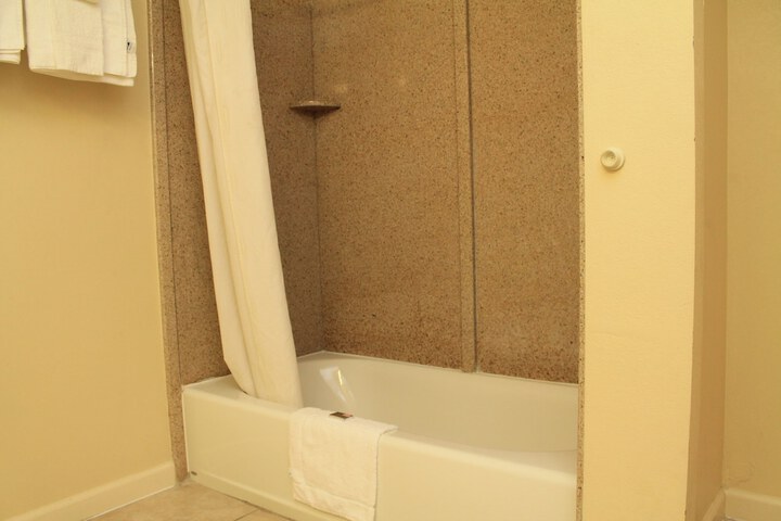 Room 9 of 12