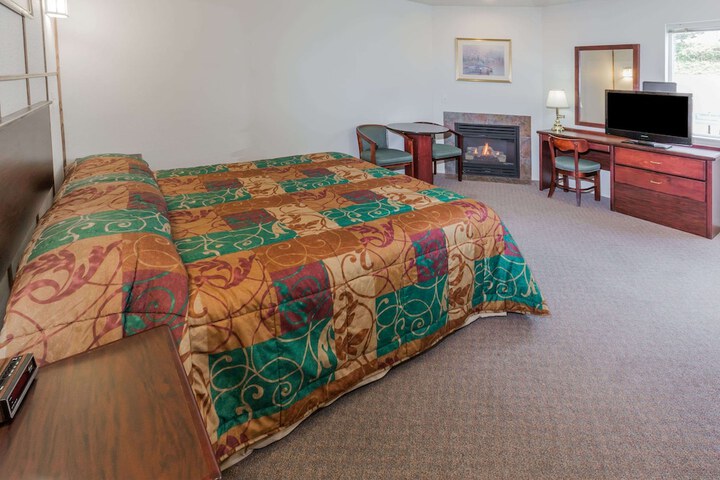 Room 18 of 25