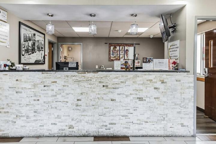 Super 8 by Wyndham Smithfield / Selma