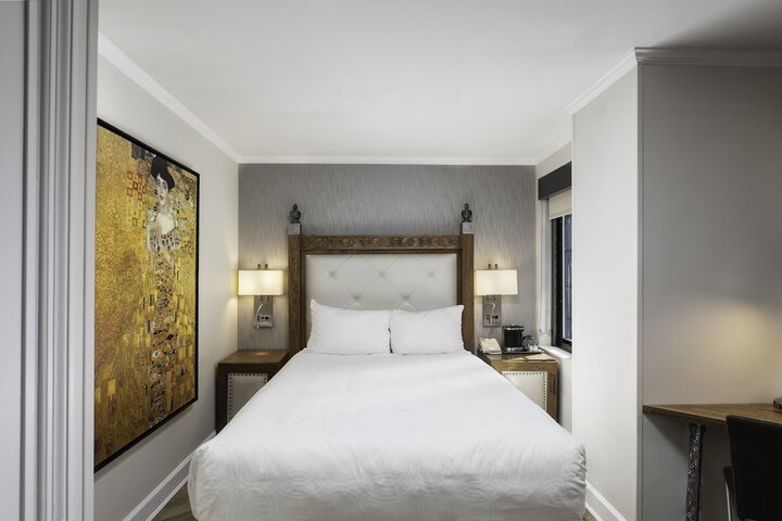 Room 22 of 68