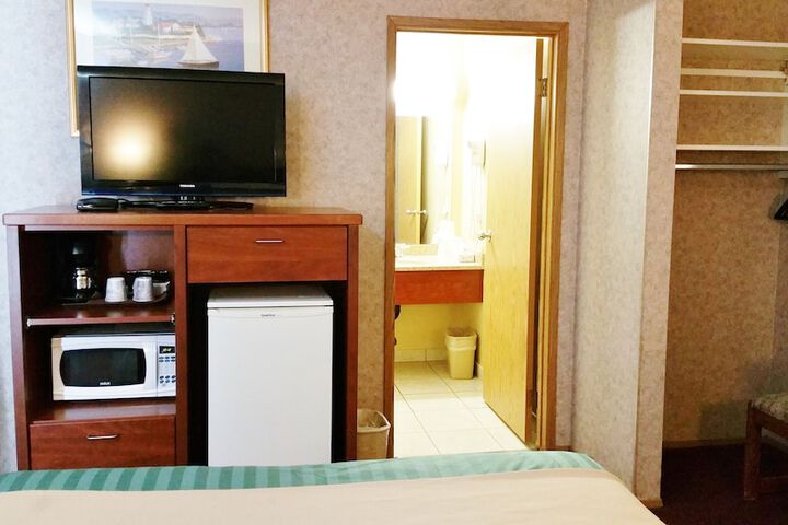 Room 33 of 60