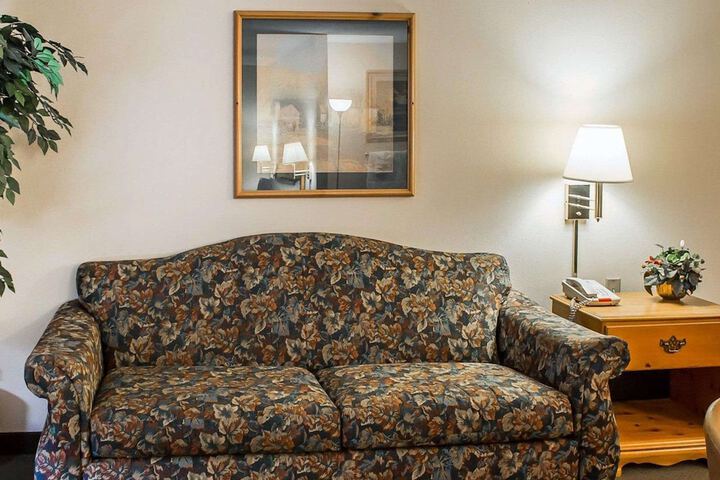 Room 33 of 42