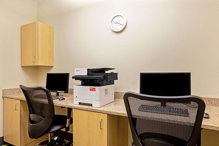 Business Center 52 of 52