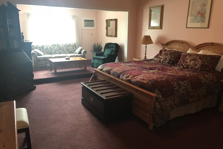 Long House Manor B & B
