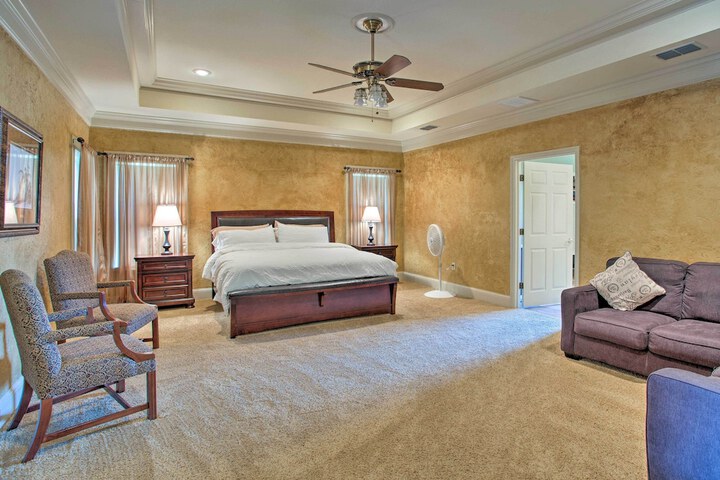 Spacious Stallion Lake Ranch Home w / Patio