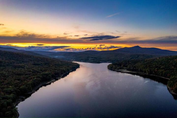 Vermont Lake Whitingham Mount Snow Area Apartment