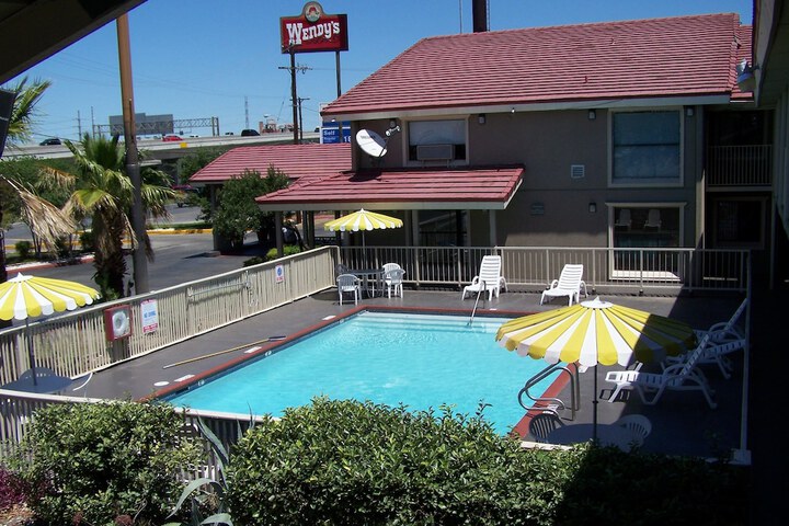 Pool 5 of 26