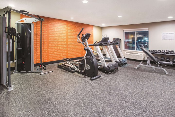 La Quinta Inn & Suites by Wyndham OFallon IL - St. Louis