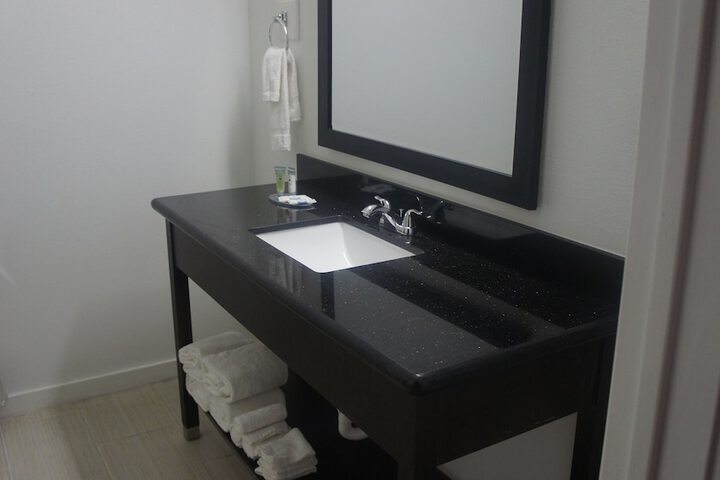 Lux Inn and Suites