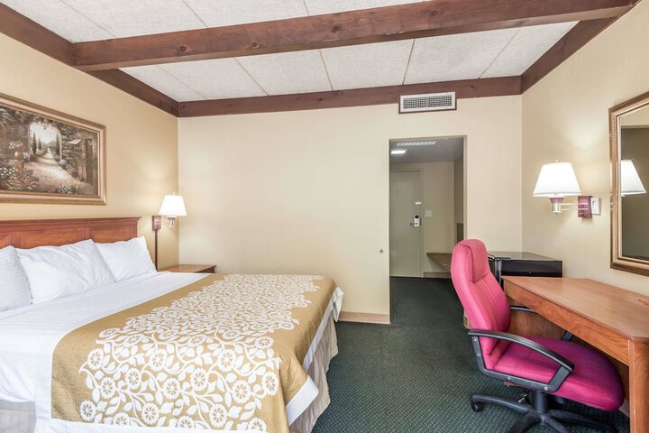 Days Inn by Wyndham Niles