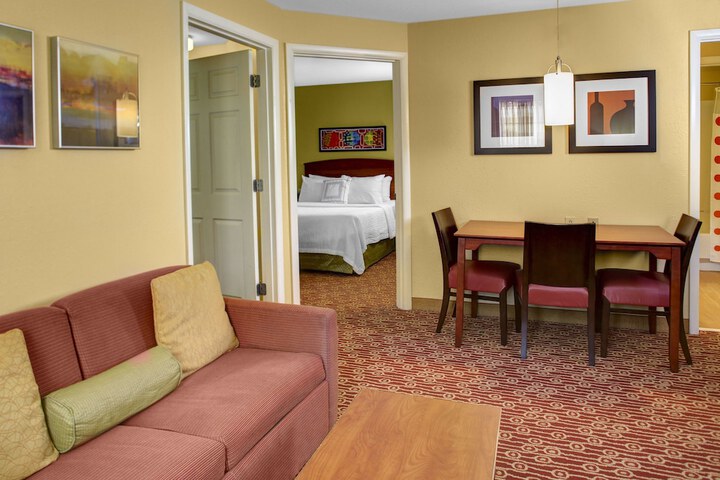 Room 13 of 24