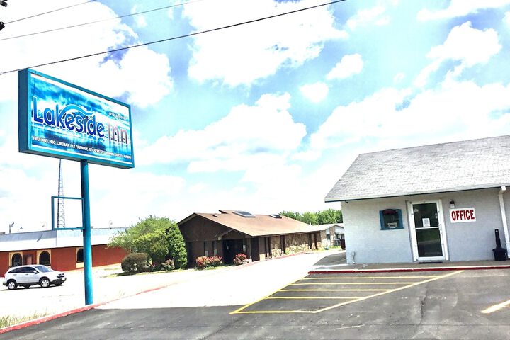 Lakeside inn