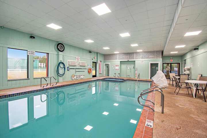 Days Inn & Suites by Wyndham Mt. Pleasant