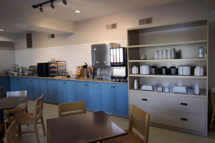 Country Inn & Suites by Radisson Council Bluffs, IA