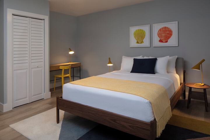 Room 72 of 169