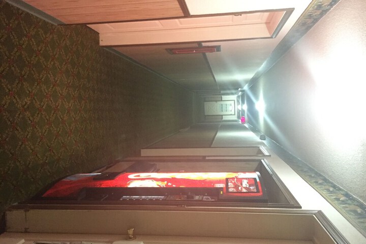 Ballroom/Hall 23 of 24