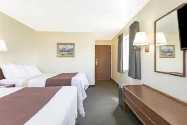 Room 12 of 25