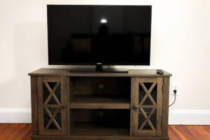 Stylish Apartment in Malden. 20 min from Boston