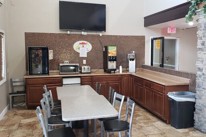 Super 8 by Wyndham Goodyear / Phoenix Area