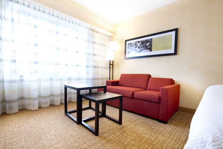 Room 27 of 40