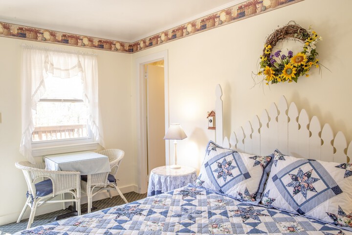 The Chimney Rock Inn & Cottages