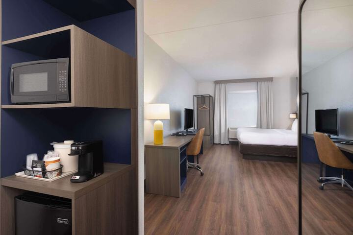 Room 27 of 43