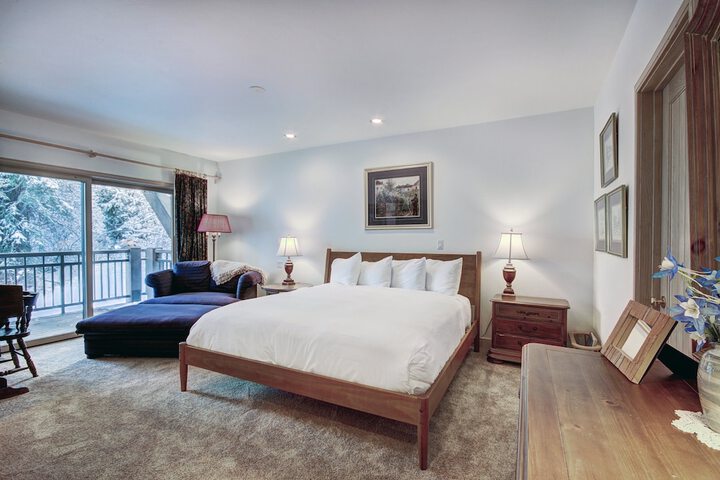 Room 90 of 242