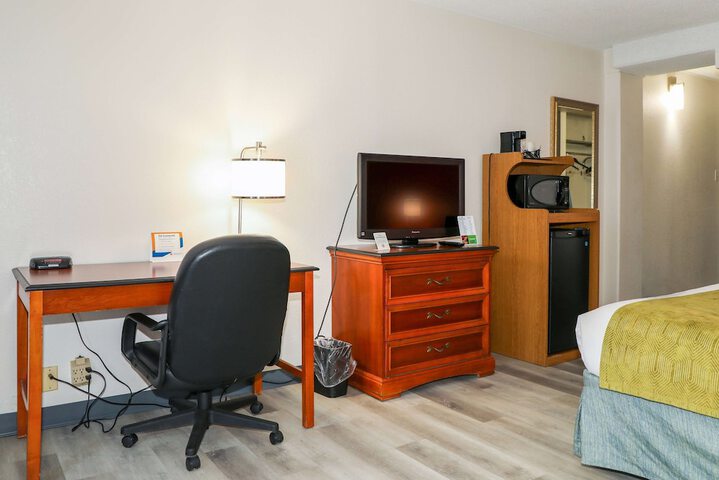 Ramada by Wyndham Cumberland Downtown