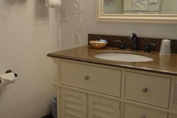 Room 105 of 191